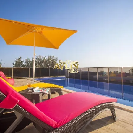 Super Luxury Five Star With Private Pool *