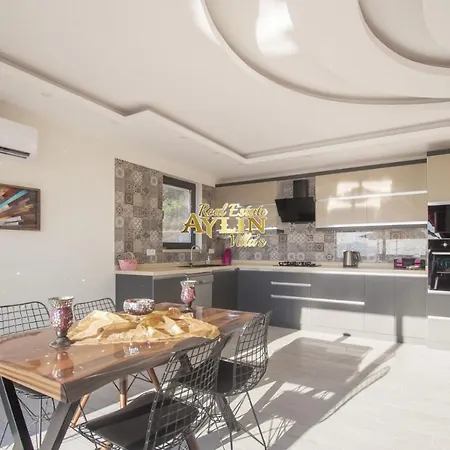 Super Luxury Five Star With Private Pool *